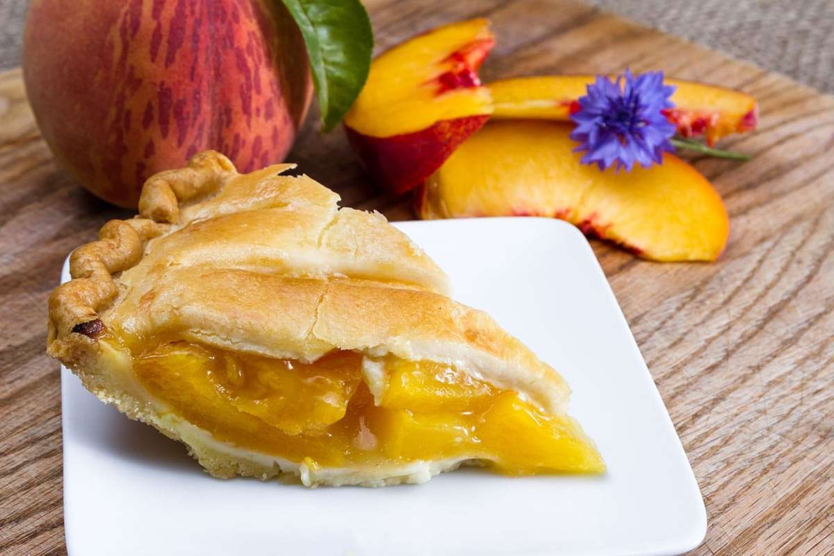 Large 10″ Peach Pie