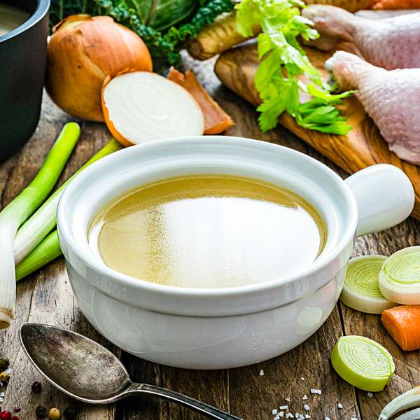 Homemade chicken stock! A (very) healthy choice.